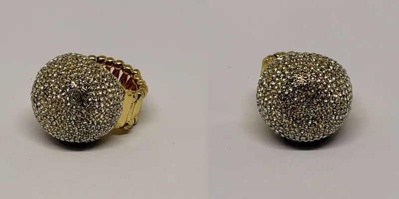 Anel dourado com cúpula cravejada de cristais claros — ref. ANL0102A