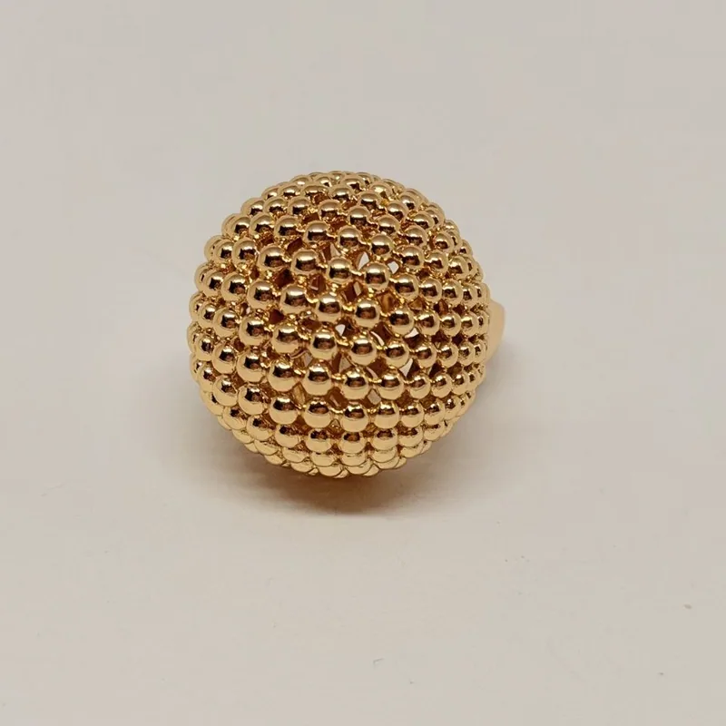 Anel dourado com esfera grande em granulação — ref. ANQ0003A