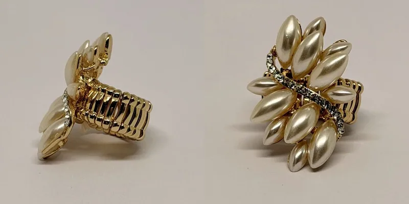 Anel dourado com pérolas alongadas em leque sobre aro em malha articulada — ref. ANL0100A