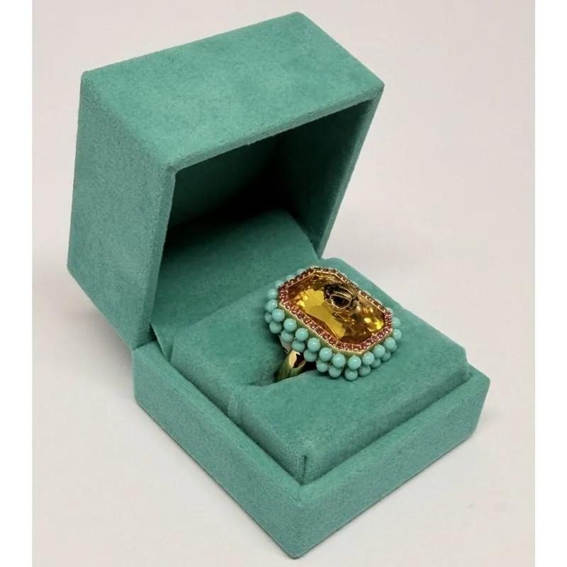 Anel dourado retangular com cristal âmbar e moldura de contas turquesa — ref. ANQ0126A