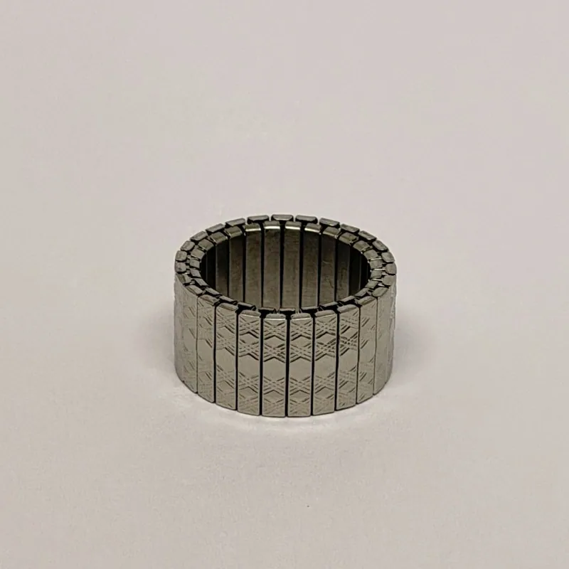 Anel prateado de aro largo em malha articulada lisa — ref. ANQ0161A