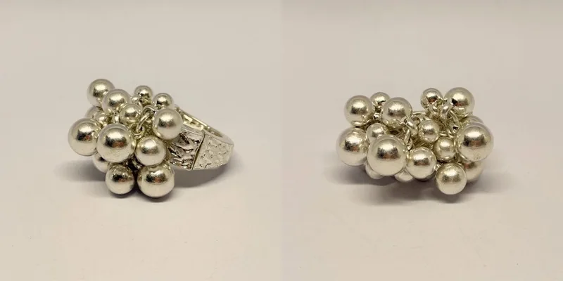 Anel prateado com cacho de pérolas e cristais sobre aro cravejado — ref. ANL0135A