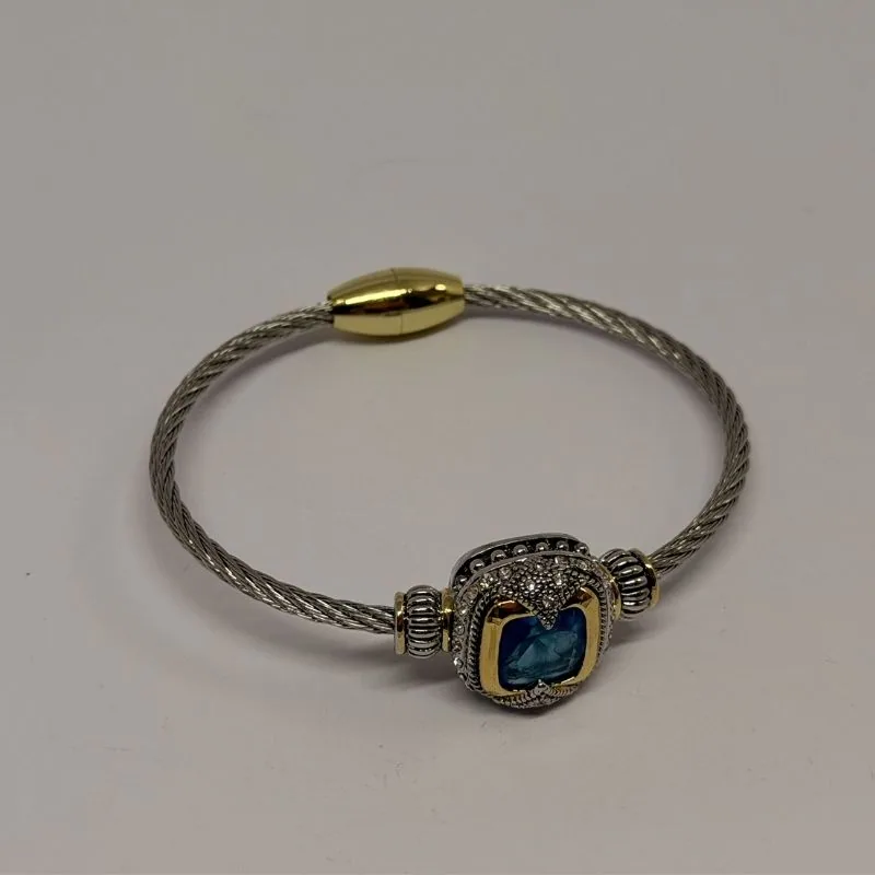 Bracelete dourado com correntes múltiplas e fecho magnético — ref. BTE0055A