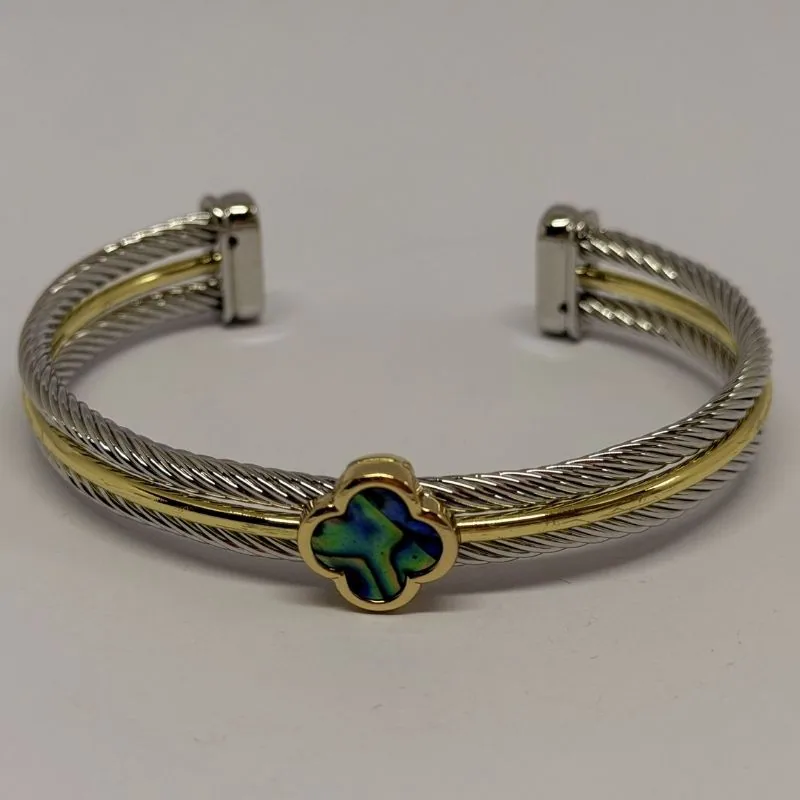 Bracelete dourado com design de corrente grossa e elos largos — ref. BTE0070A