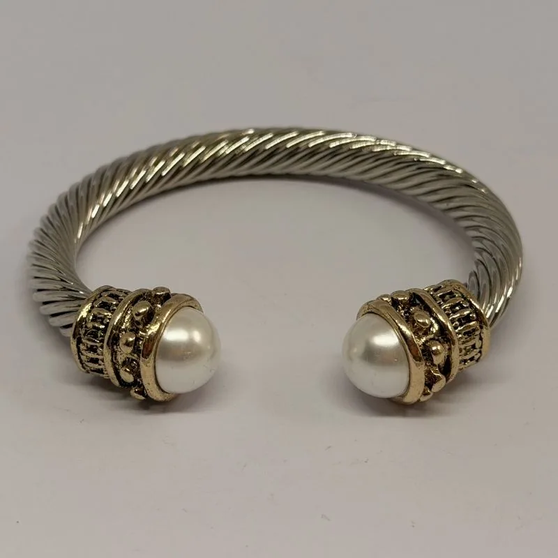 Bracelete dourado com franjas metálicas e movimento — ref. BTE0083A