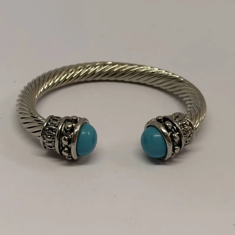 Bracelete dourado com malha metálica e caimento suave — ref. BTE0081A
