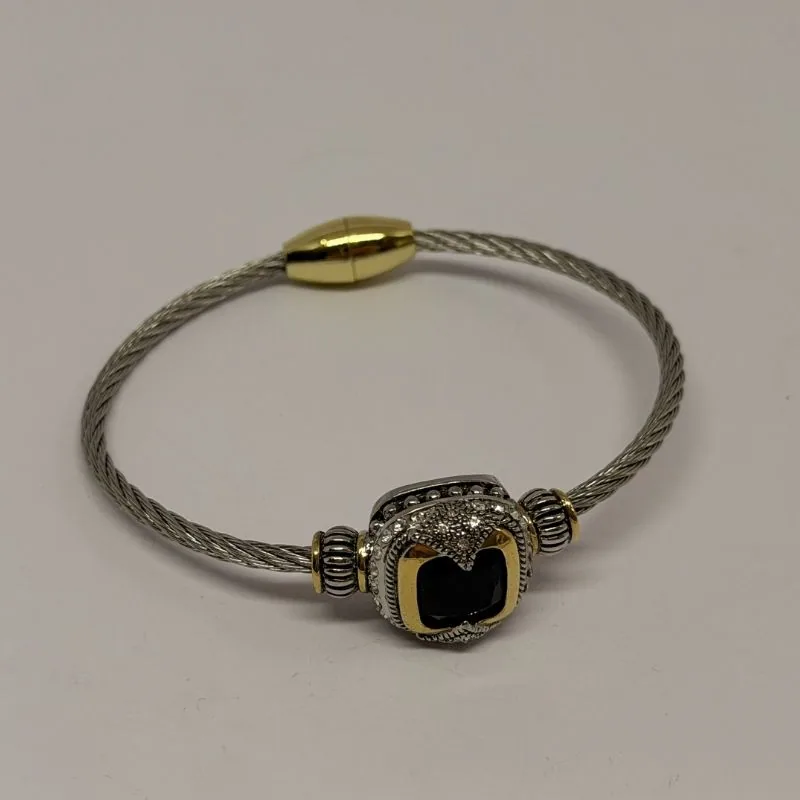 Bracelete dourado com pérolas e bolinhas metálicas em fileiras — ref. BTE0053A
