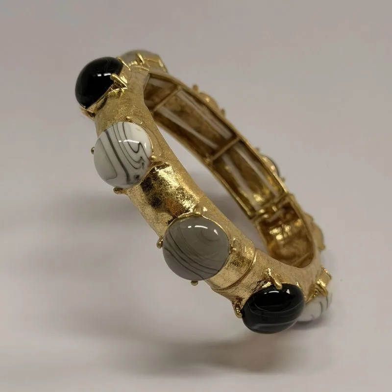 Bracelete dourado rígido com cabochões pretos e claros alternados — ref. BTE0106A
