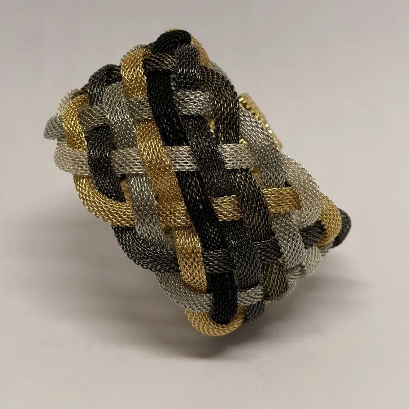 Bracelete em malha trançada com fios prateados, dourados e escuros — ref. BTE0120A