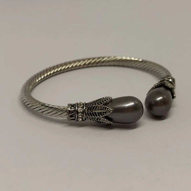 Bracelete prateado com design ondulado e acabamento polido — ref. BTE0074A