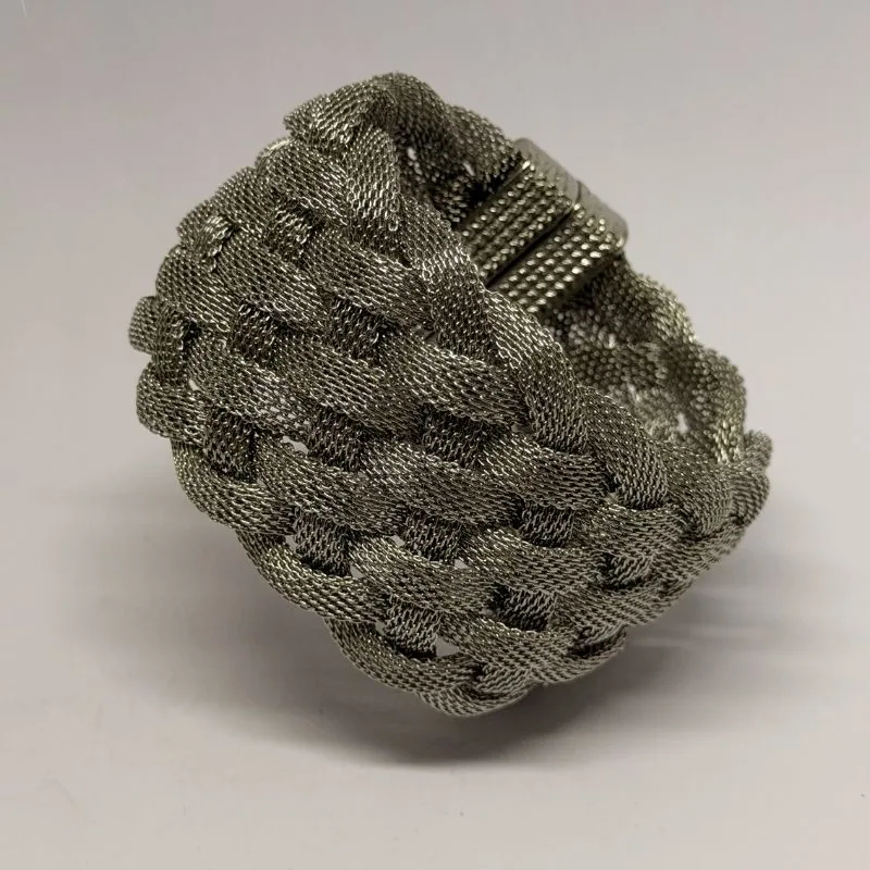 Bracelete prateado em malha trançada larga — ref. BTE0119A