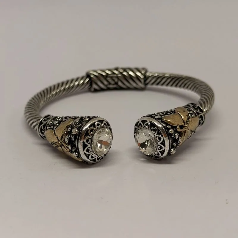 Bracelete prateado tipo cabo torcido com pérolas nas pontas — ref. BTE0060A