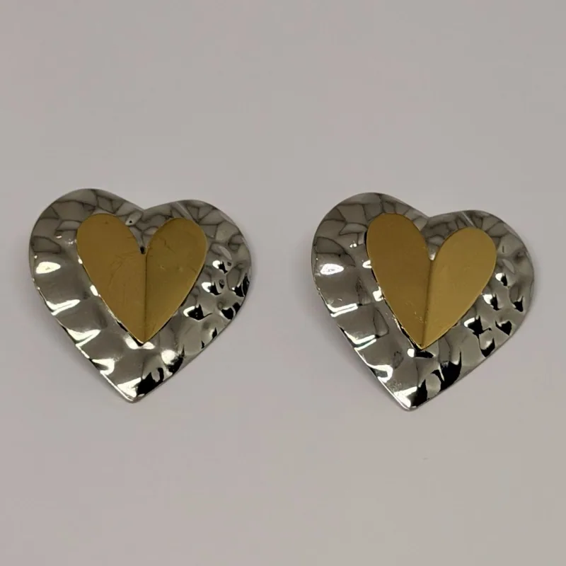 Brinco dourado com formato de leque e detalhes vazados — ref. BRC0046A