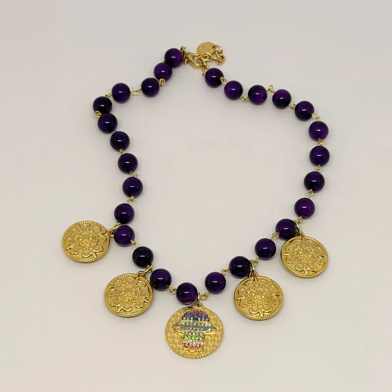 Colar de contas roxas com medalhões dourados suspensos — ref. CLR0058A