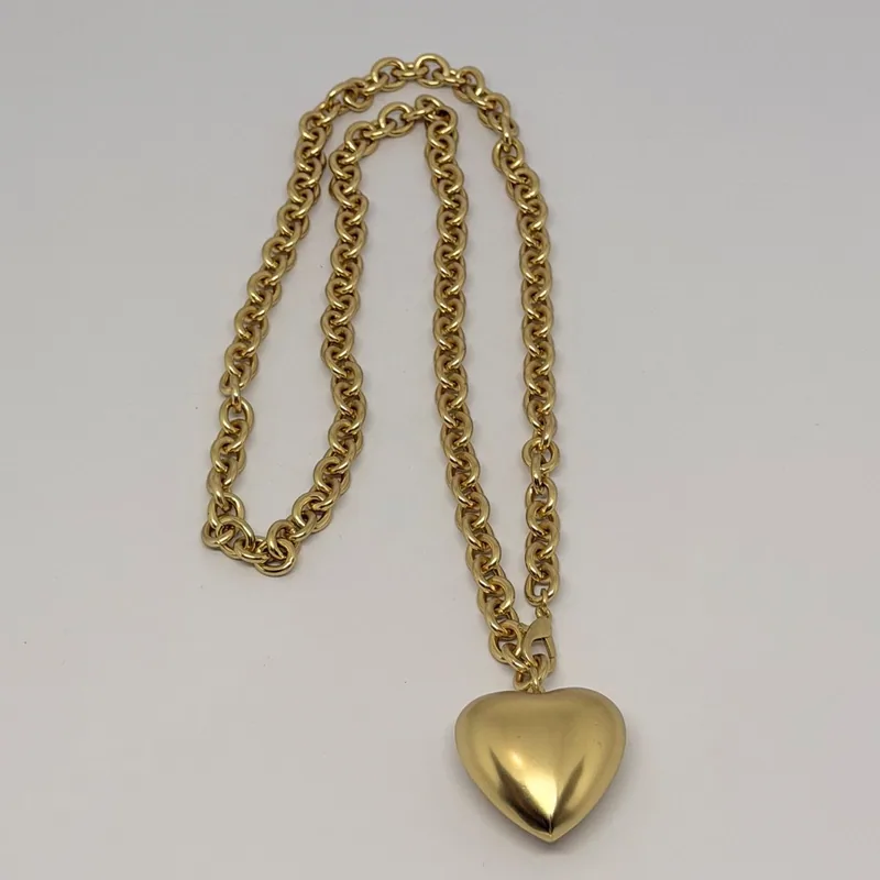 Colar dourado com correntes em cascata e brilho intenso — ref. CLR0022A