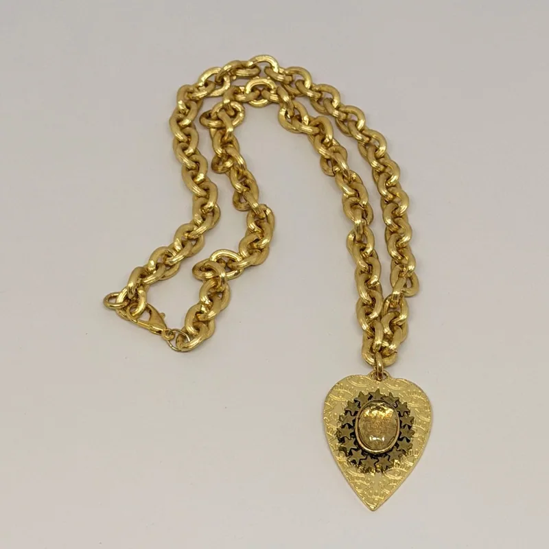 Colar dourado com cristais negros e base estruturada — ref. CLR0042A