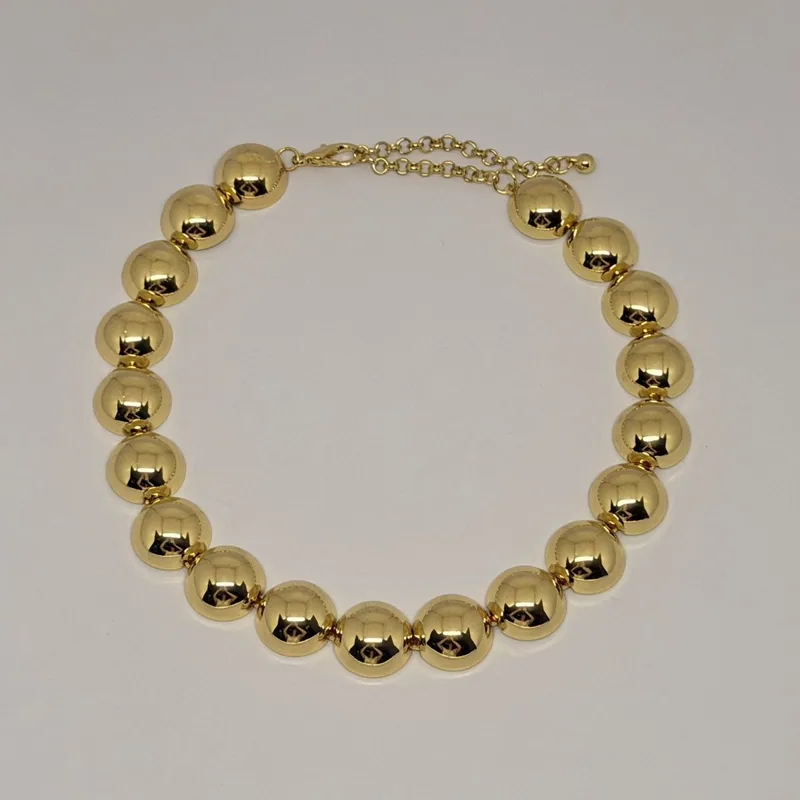 Colar dourado de esferas grandes em volta única — ref. CLR0080A