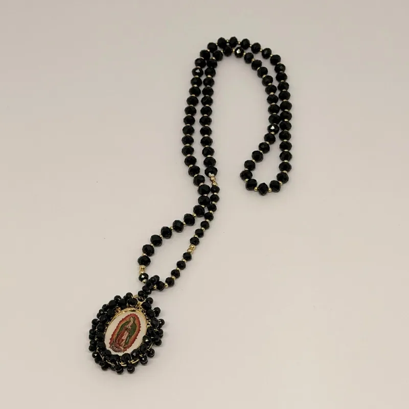 Colar dourado com pingente de cruz e cristais incrustados — ref. CLR0012A