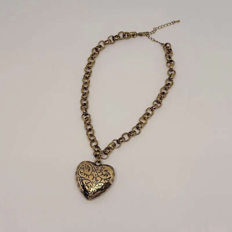 Colar dourado com pingentes de estrelas e luas — ref. CLR0024A