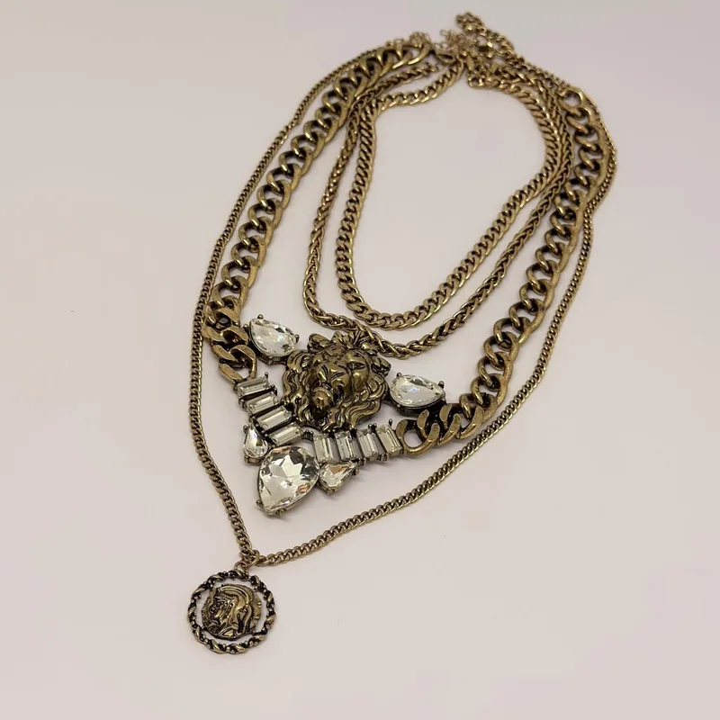 Colar prateado com design de malha metálica larga — ref. CLR0019A