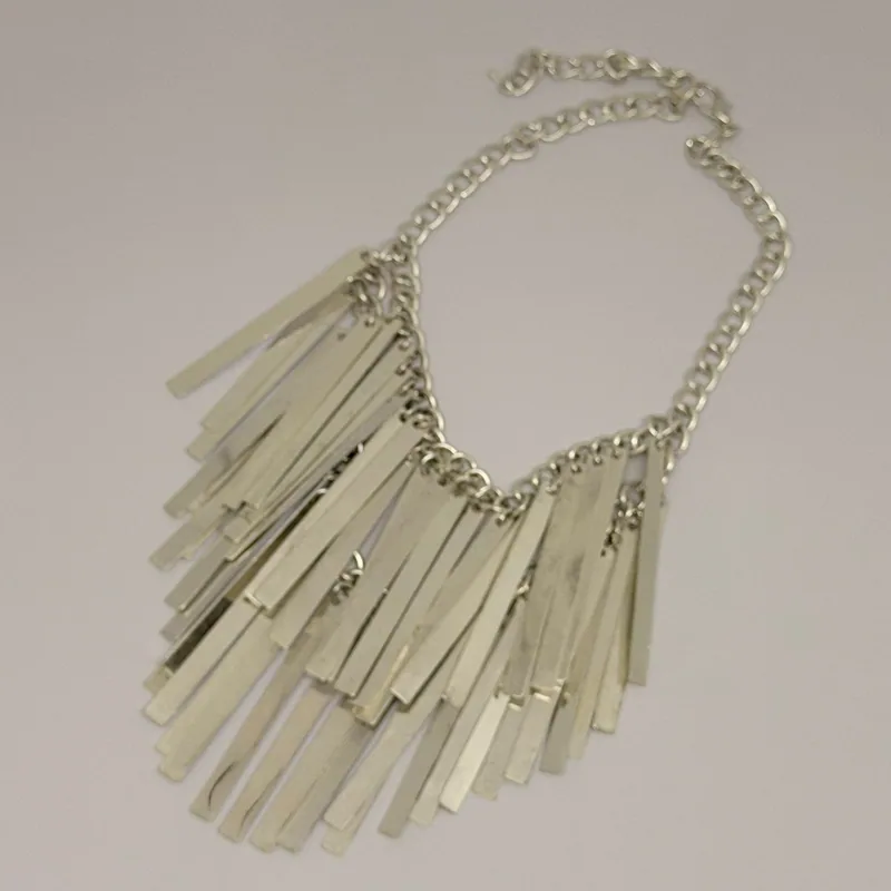 Colar prateado com franjas de placas retangulares suspensas — ref. CLR0071A
